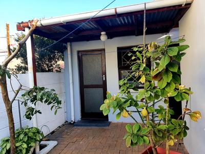 Apartment / Flat For Rent in Woodstock, Cape Town