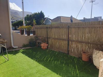 Semi-detached For Rent in Woodstock Upper, Cape Town