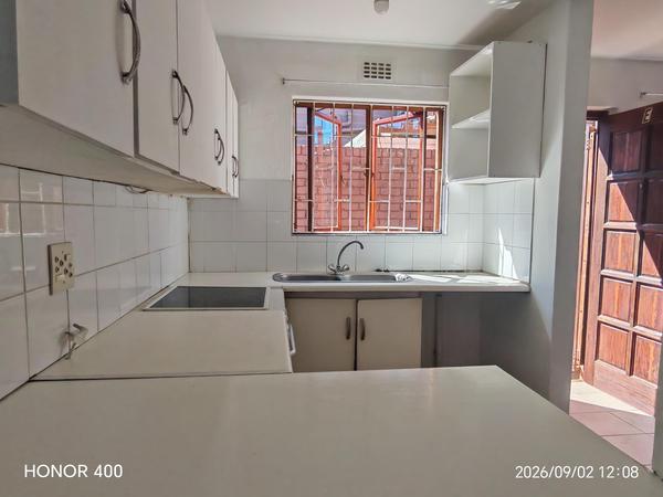 Duplex For Rent in Lansdowne, Cape Town